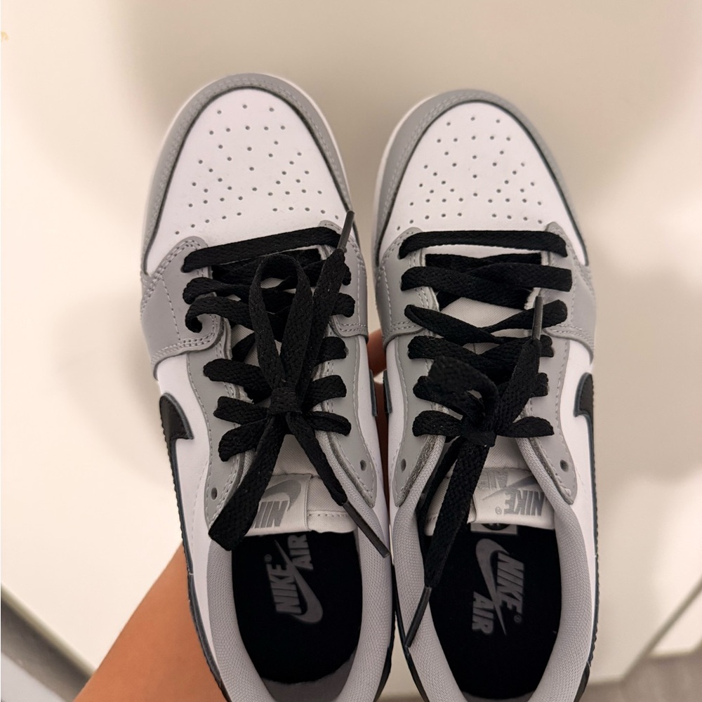 Nike Air Jordan 1 Low

Never Worn

Youth 6 / Women 7.5 / Men 6
